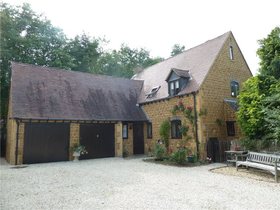 5 bedroom Detached f...